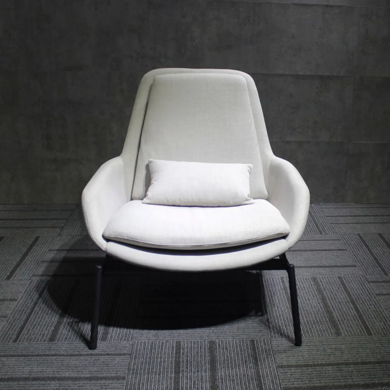 Удобное тканевое кресло для гостиной LaLume MB21038-23