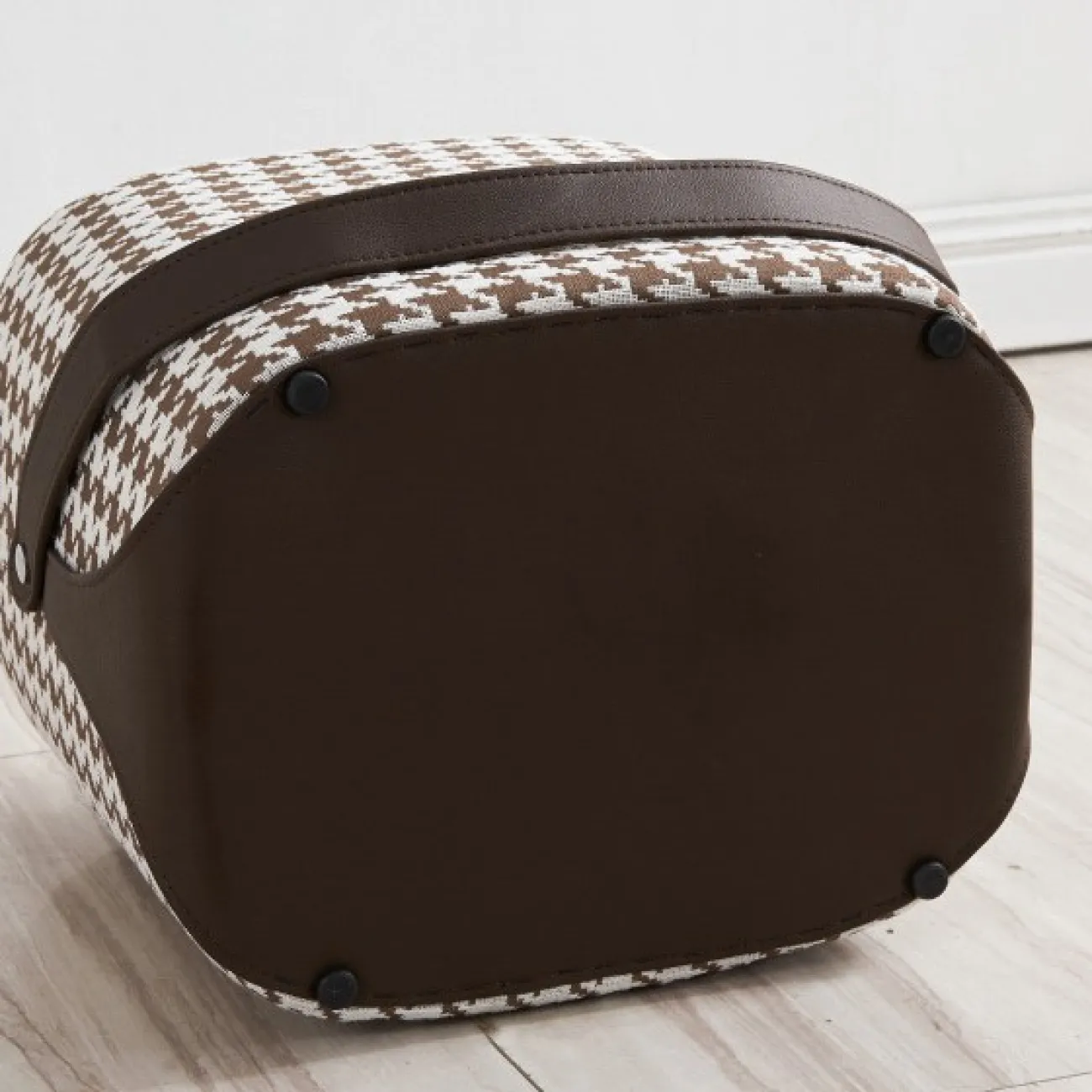 Удобный кожаный переносной стул LaLume MB21046-23 Удобный кожаный переносной стул LaLume MB21046-23