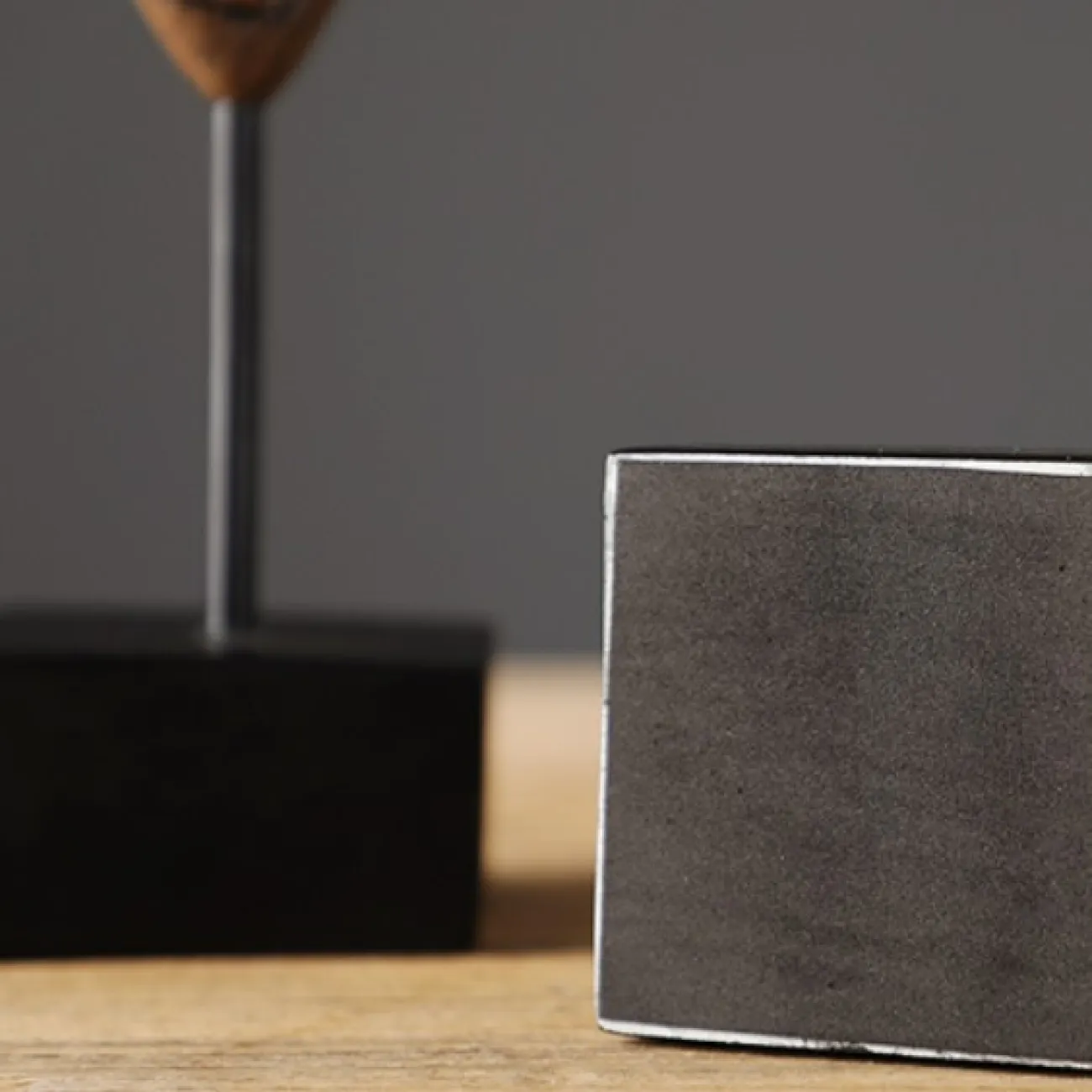 Дизайнерский декор в виде маски для гостиной в современном стиле LaLume DK20861-23