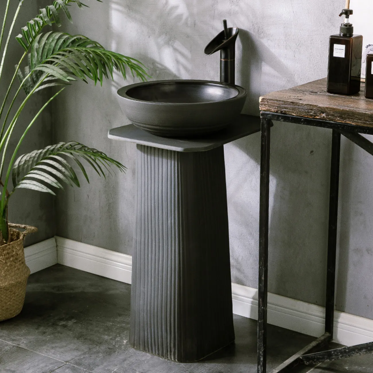 Керамический умывальник с вертикальной колоной для ванной комнаты LaLume MB20510-23