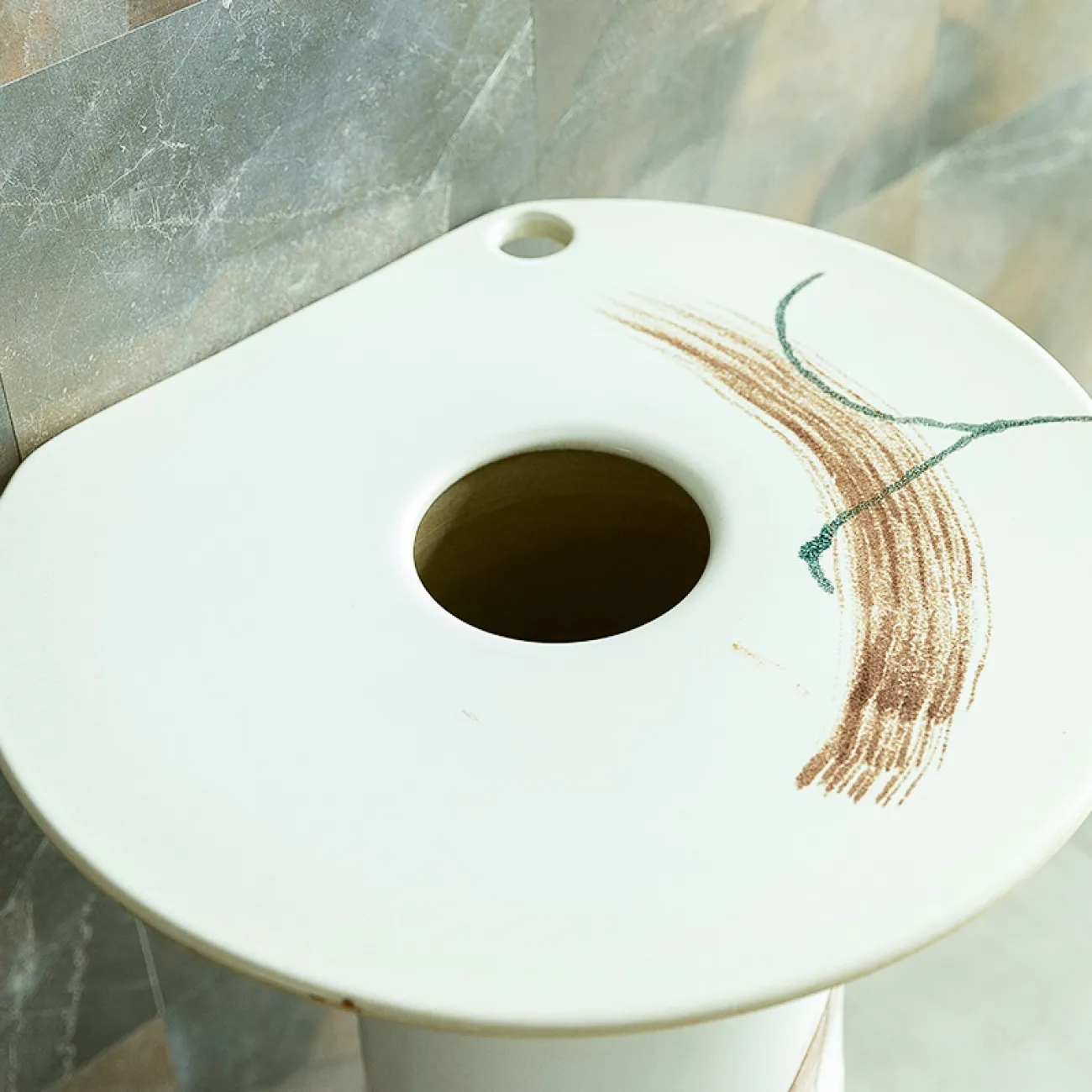 Керамический креативный умывальник  для ванной комнаты LaLume MB20557-23