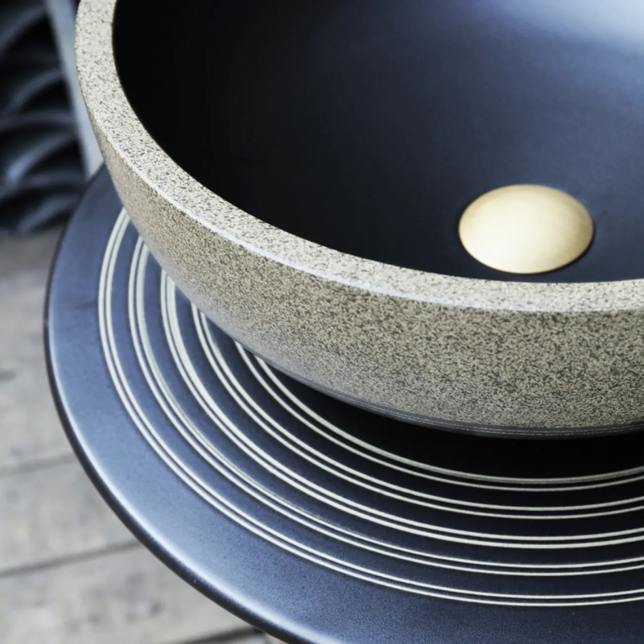 Креативный керамический умывальник в форме колоны для ванной комнаты LaLume MB20512-23 Креативный керамический умывальник в форме колоны для ванной комнаты LaLume MB20512-23