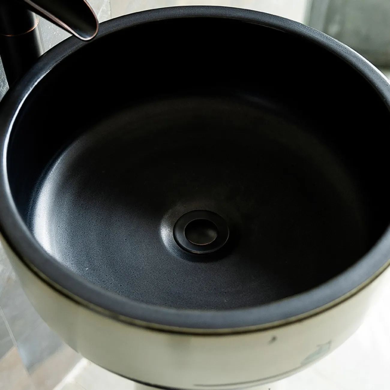 Керамический креативный умывальник  для ванной комнаты LaLume MB20634-23