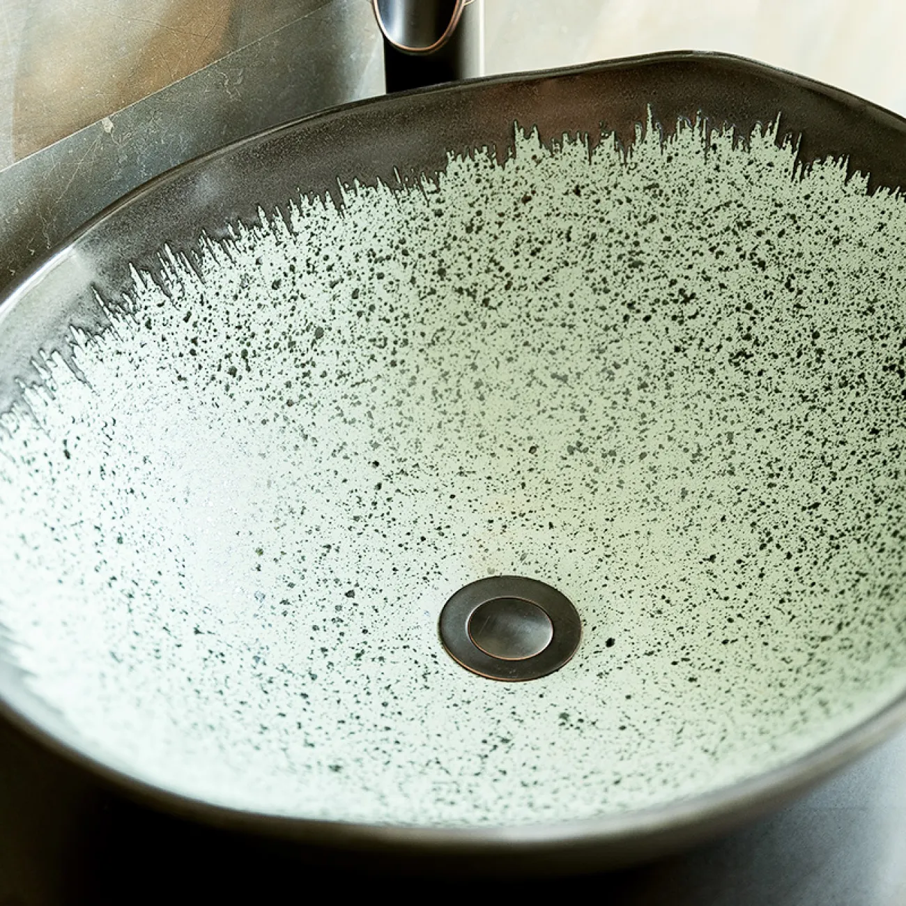 Керамический креативный умывальник  для ванной комнаты LaLume MB20623-23