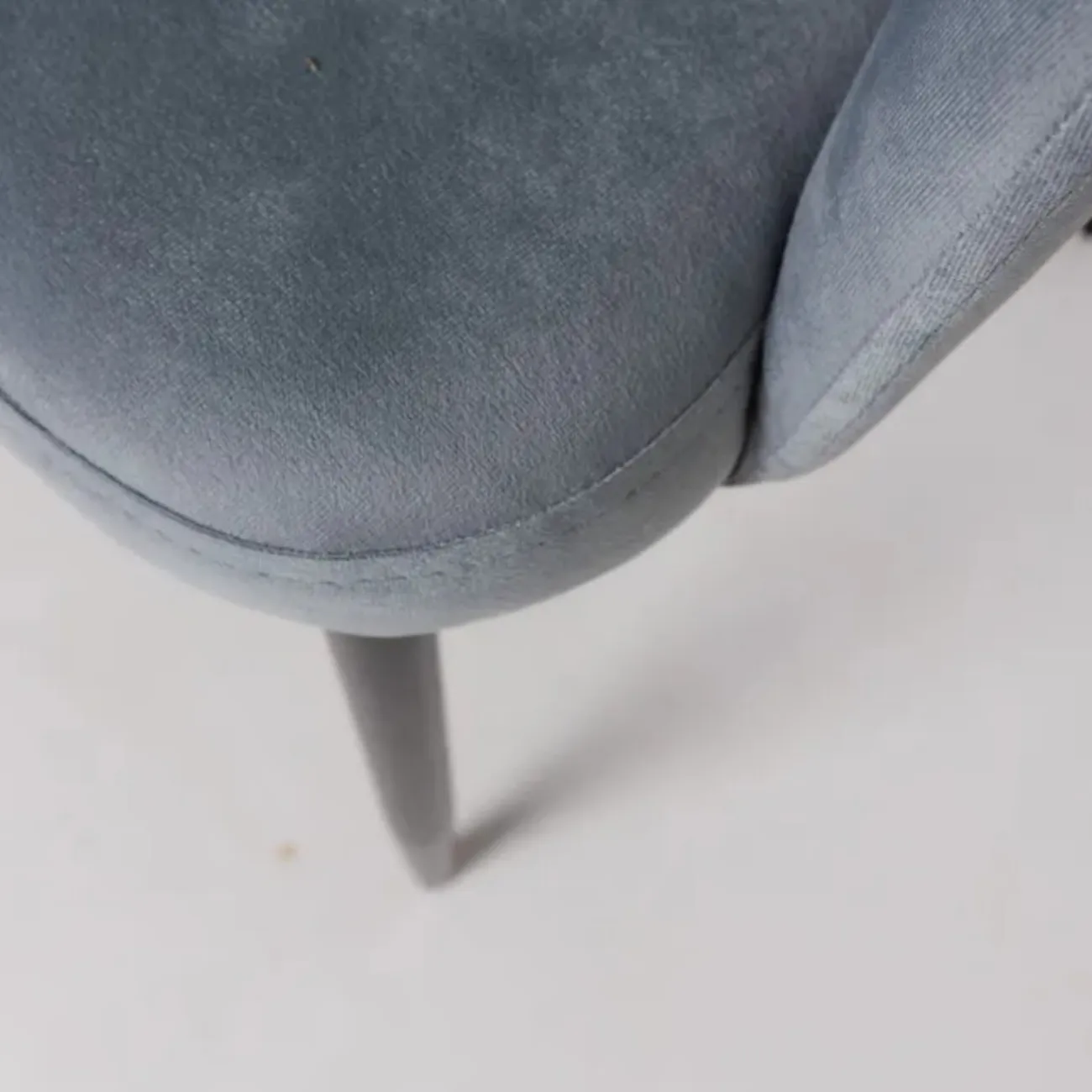 Стул светло-серый с подлокотниками LaLume 37014-29