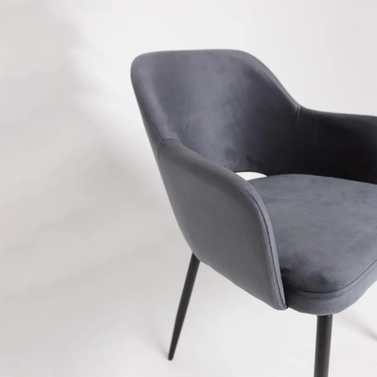 Стул тёмно-серый с подлокотниками LaLume 37015-29