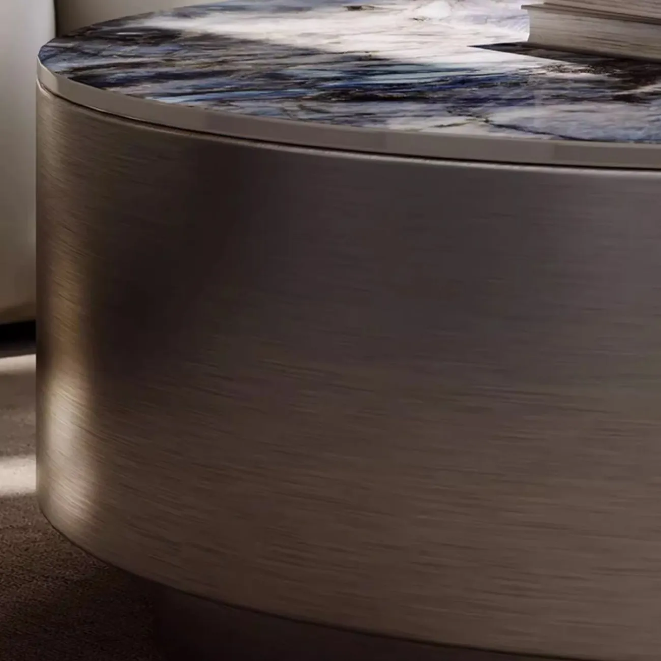 Роскошный журнальный столик из натурального камня BANG 36468-29