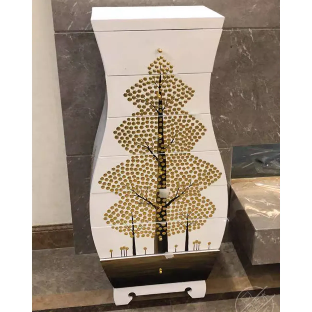 Роскошный расписной шкаф из массива дерева Creative Life 35982-29