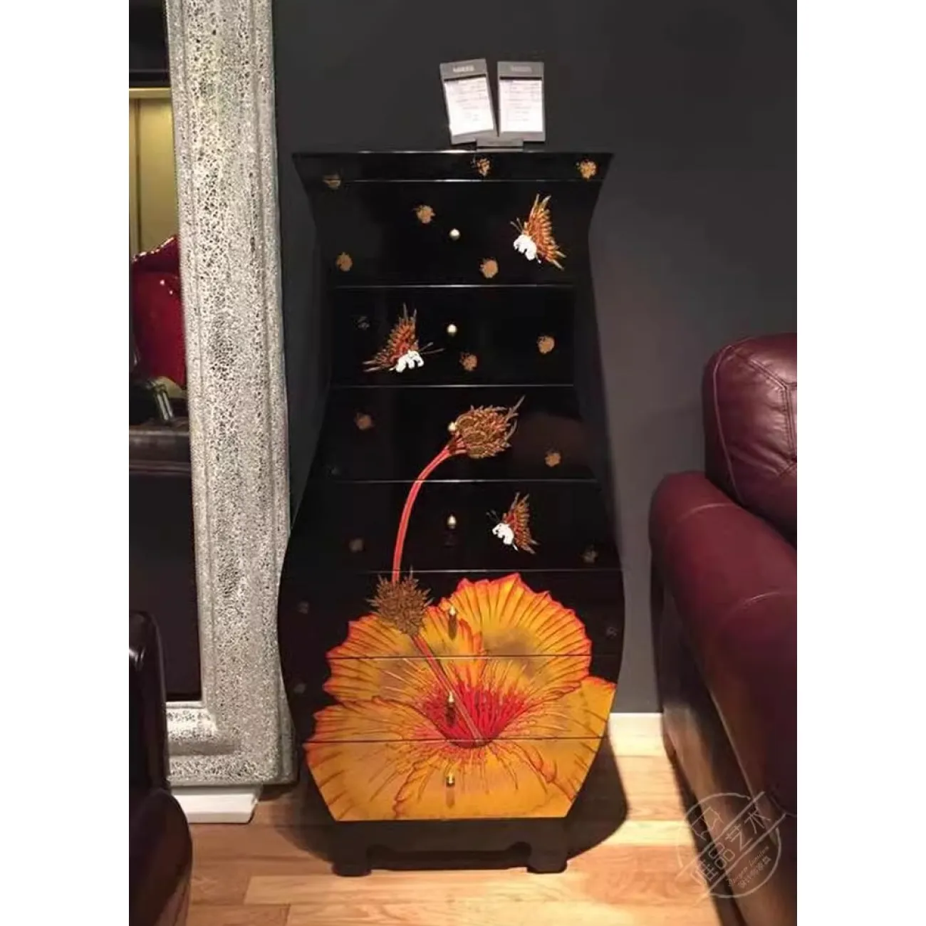 Роскошный расписной шкаф из массива дерева Creative Life 35982-29