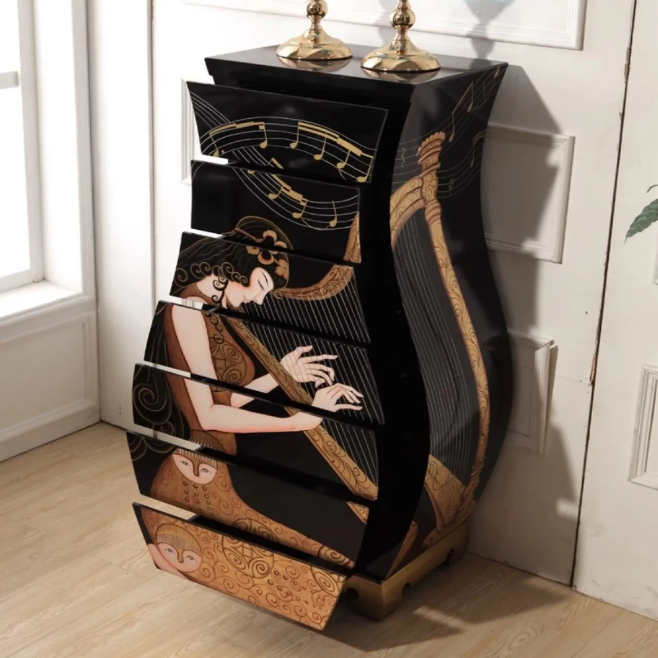 Роскошный расписной шкаф из массива дерева Creative Life 35982-29