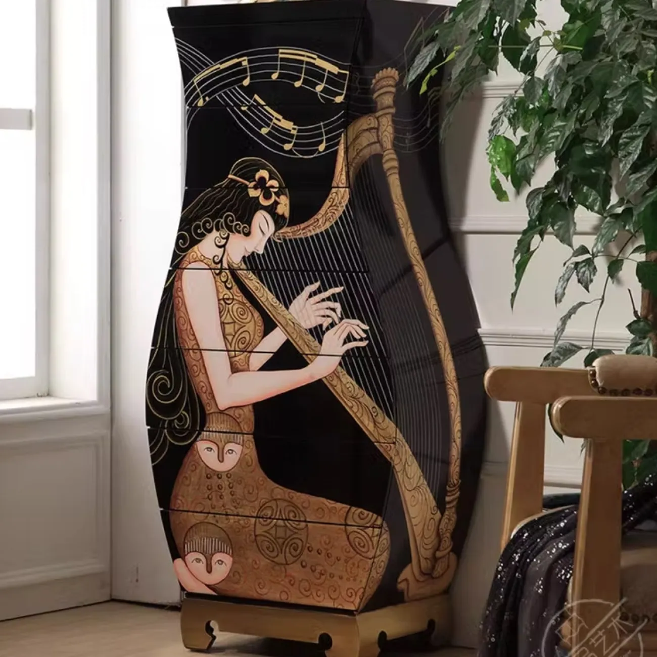 Роскошный расписной шкаф из массива дерева Creative Life 35982-29