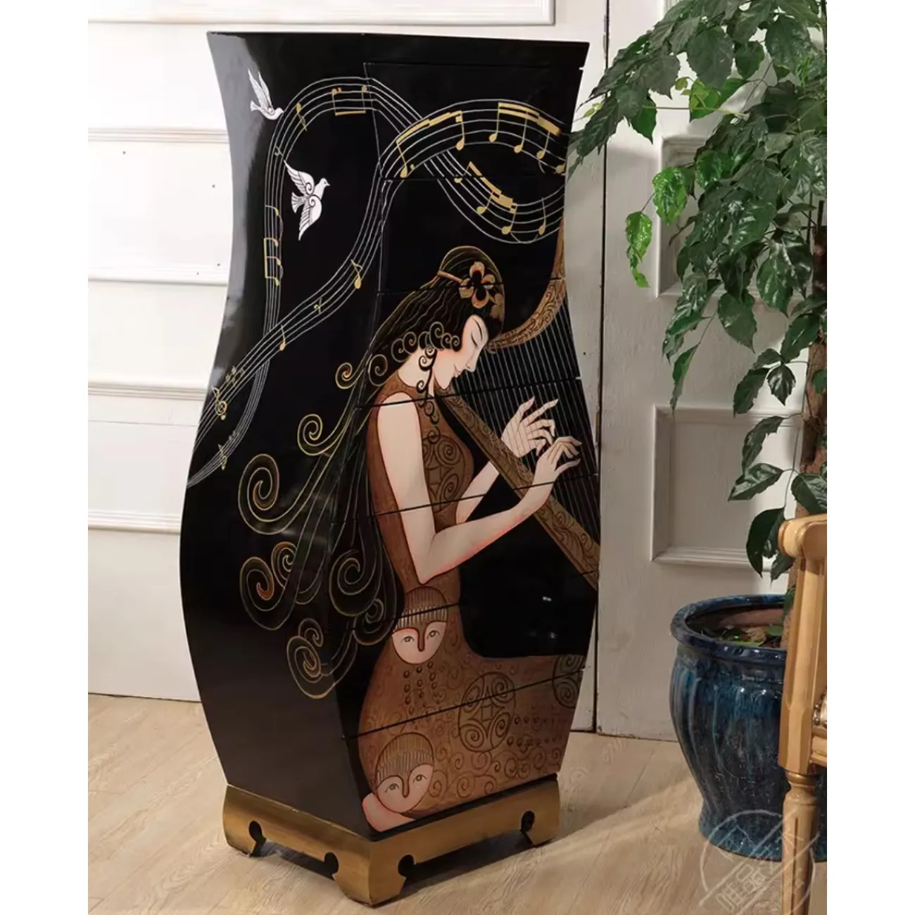 Роскошный расписной шкаф из массива дерева Creative Life 35982-29