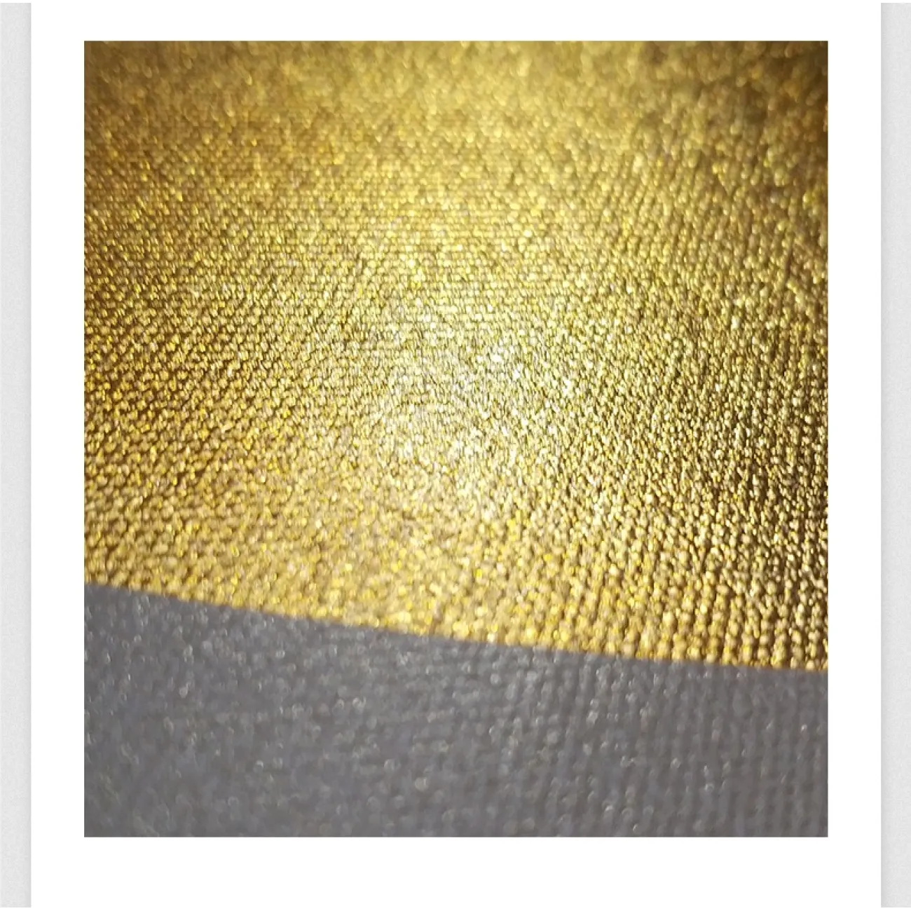 Дизайнерская картина в современном стиле и атмосферой абстракции,  расписанная сусальным золотом LaLume-DF-20460-23