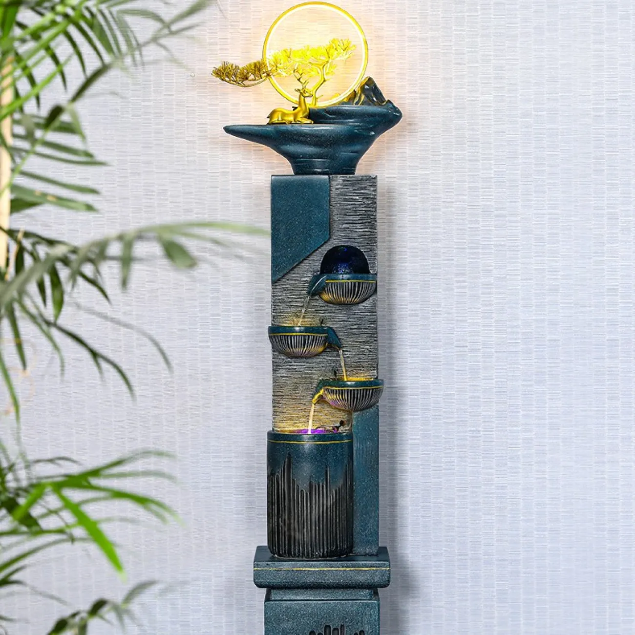 Индивидуальный фонтан с циркулирующей водой в современном и простом стиле