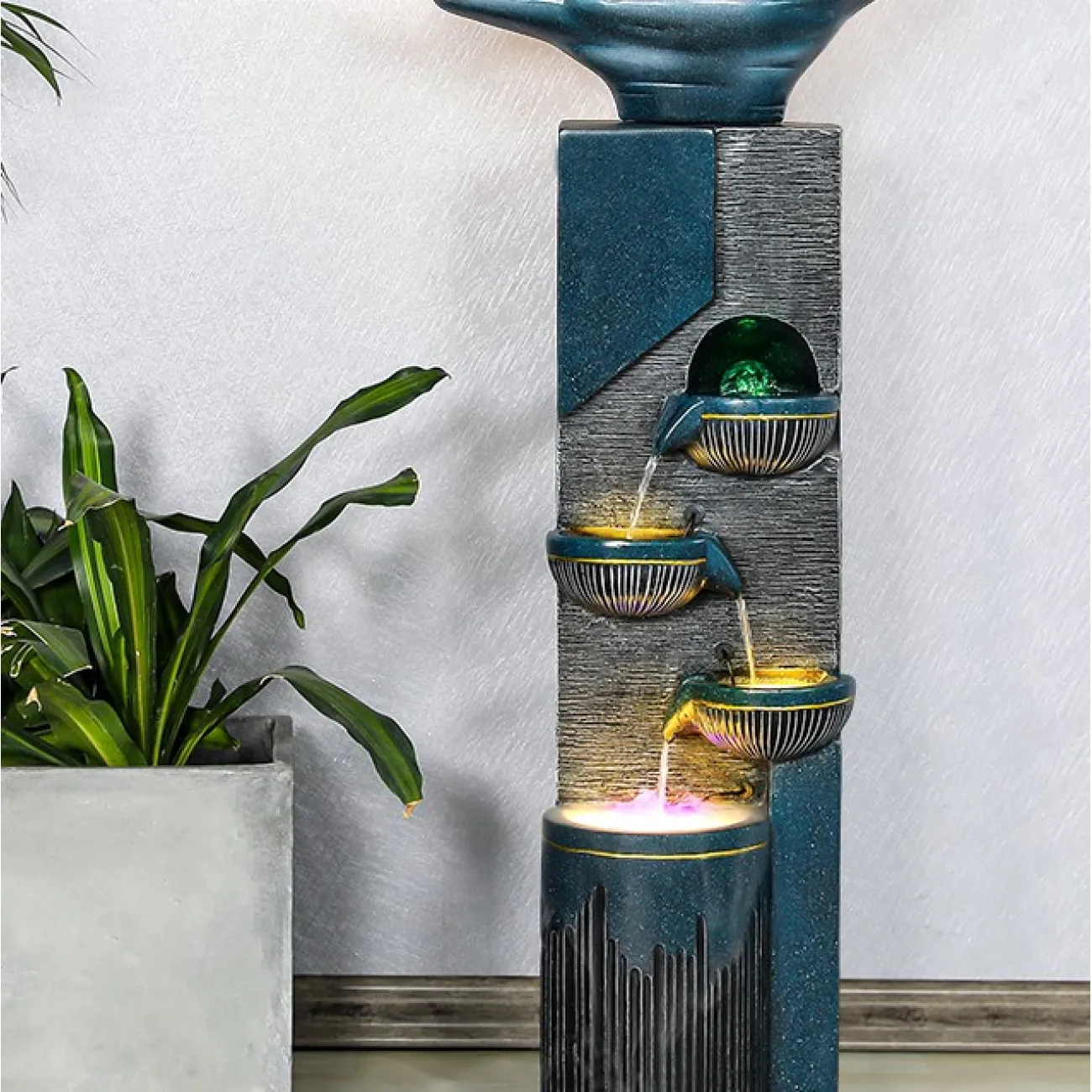 Индивидуальный фонтан с циркулирующей водой в современном и простом стиле