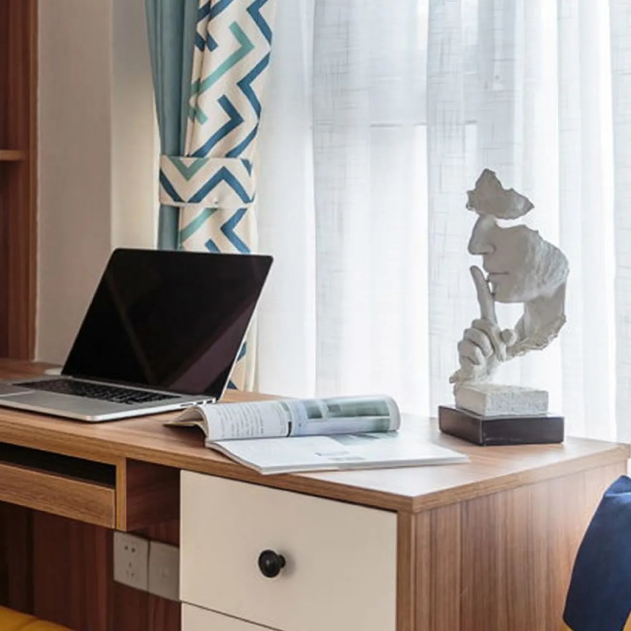 Дизайнерская статуэтка FacePalm в современном стиле Дизайнерская статуэтка FacePalm в современном стиле