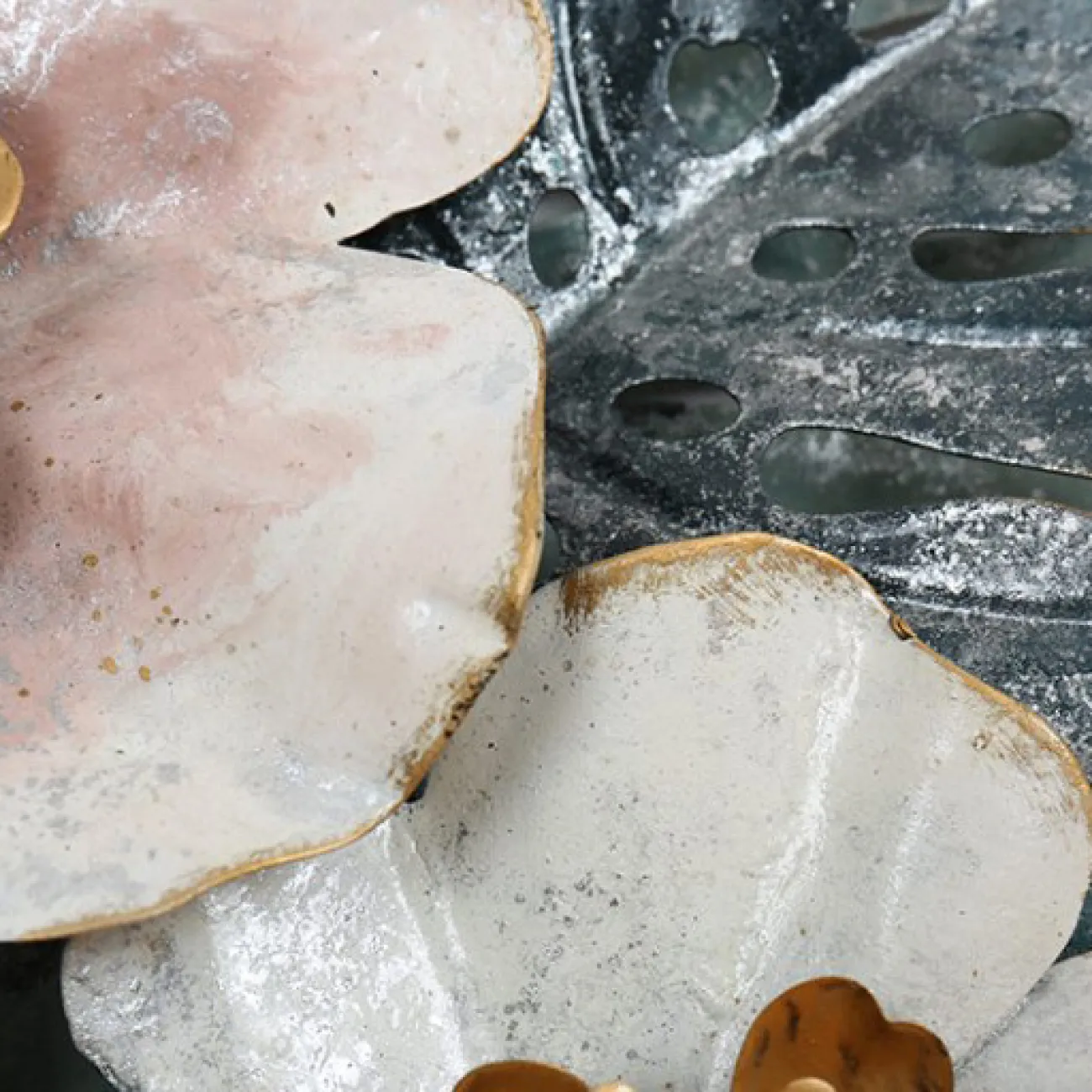 Дизайнерский настенный декор в форме бабочки LaLume DK20418-23 Дизайнерский настенный декор в форме бабочки LaLume DK20418-23