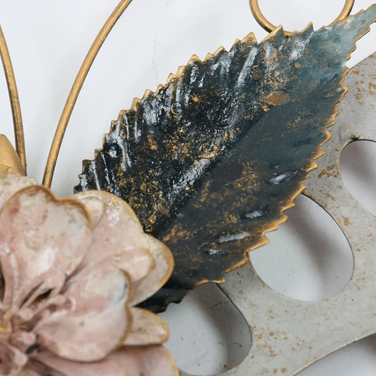 Дизайнерский настенный декор в форме бабочки LaLume DK20418-23 Дизайнерский настенный декор в форме бабочки LaLume DK20418-23