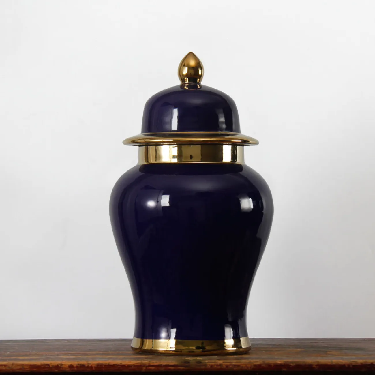 Керамическая ваза с крышкой для цветов в гостиную LaLume DK20425-23