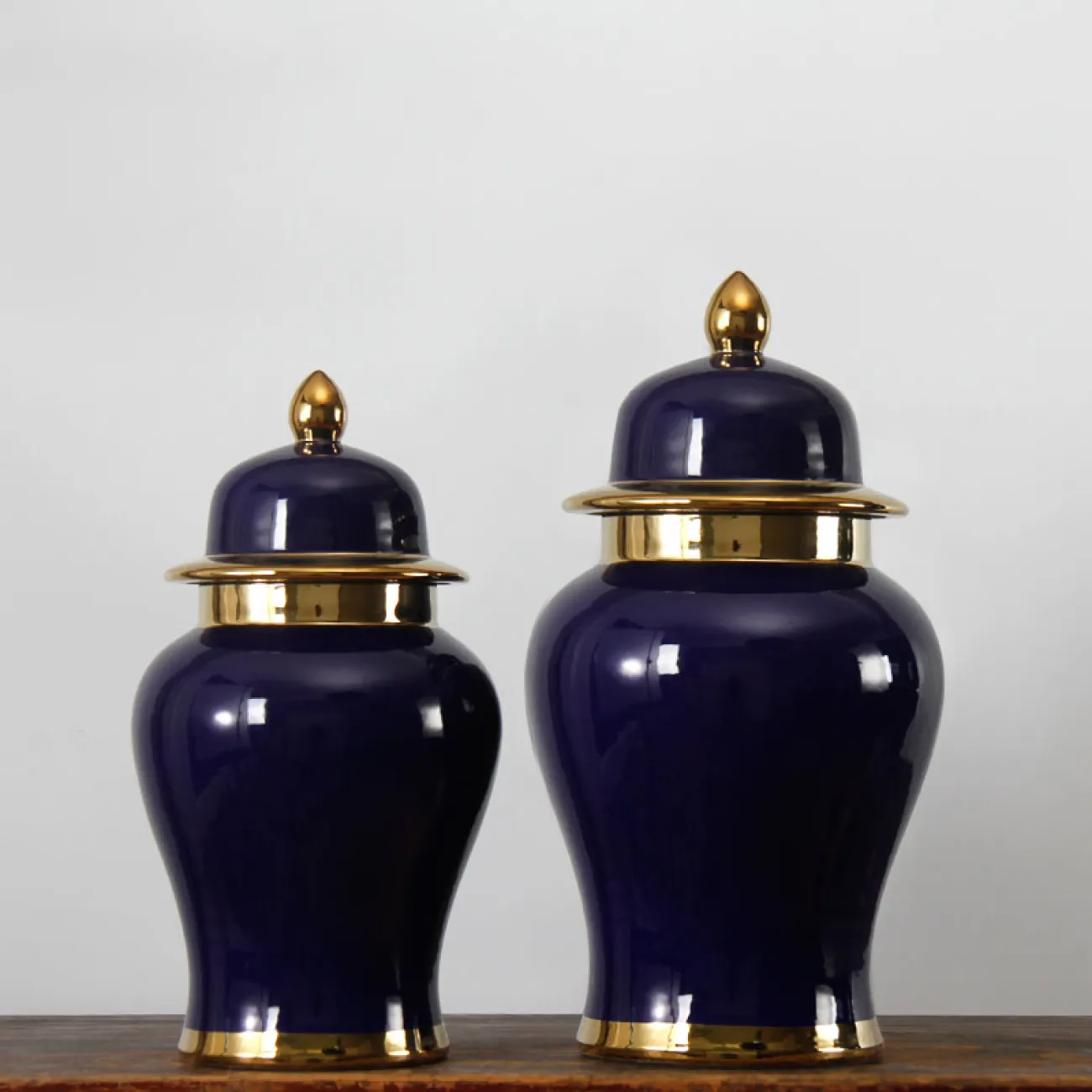 Керамическая ваза с крышкой для цветов в гостиную LaLume DK20425-23