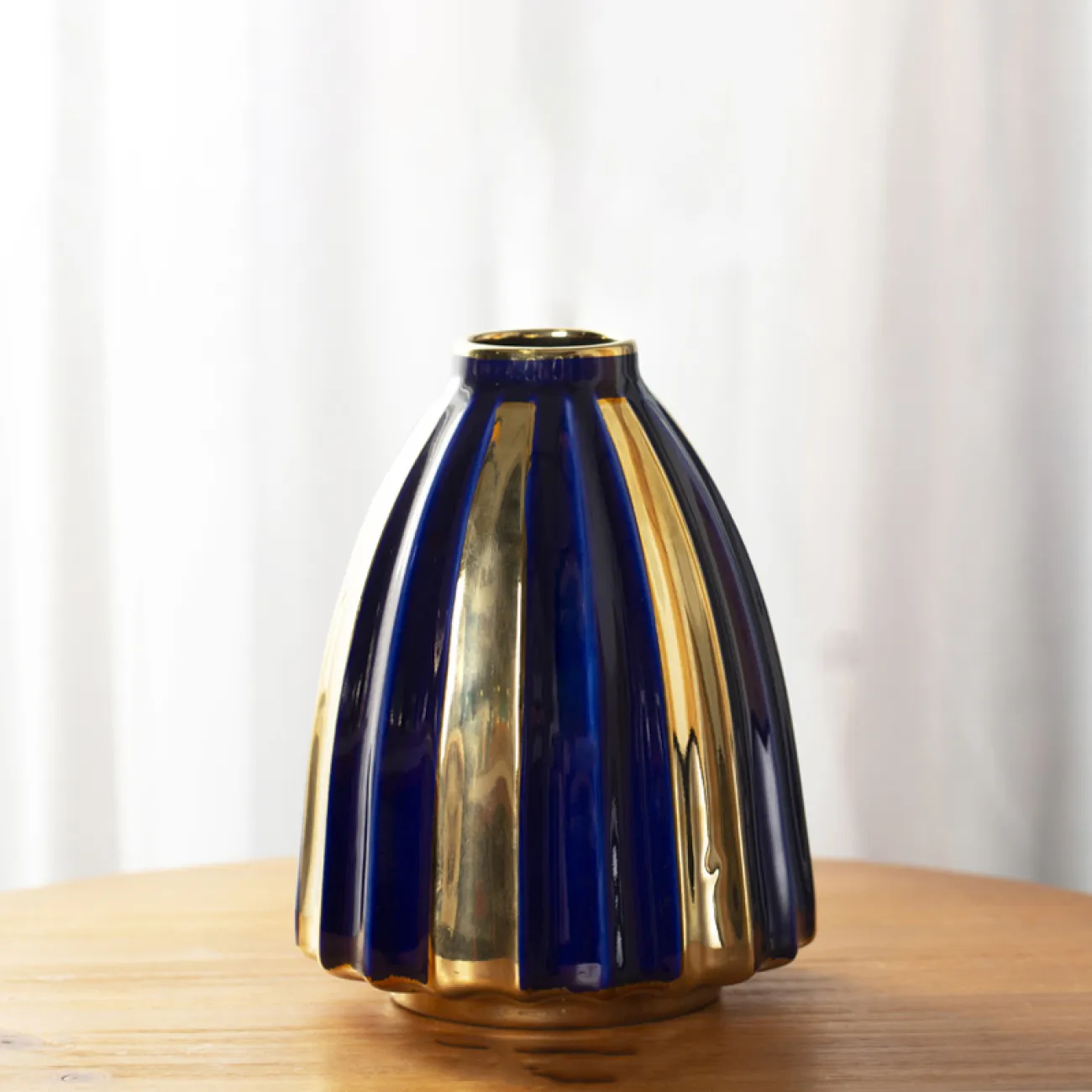 Керамическая ваза для цветов в гостиную LaLume DK20428-23