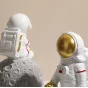 Необычная декоративная статуэтка-подставка космонавта для гостиной LaLume DK20473-23