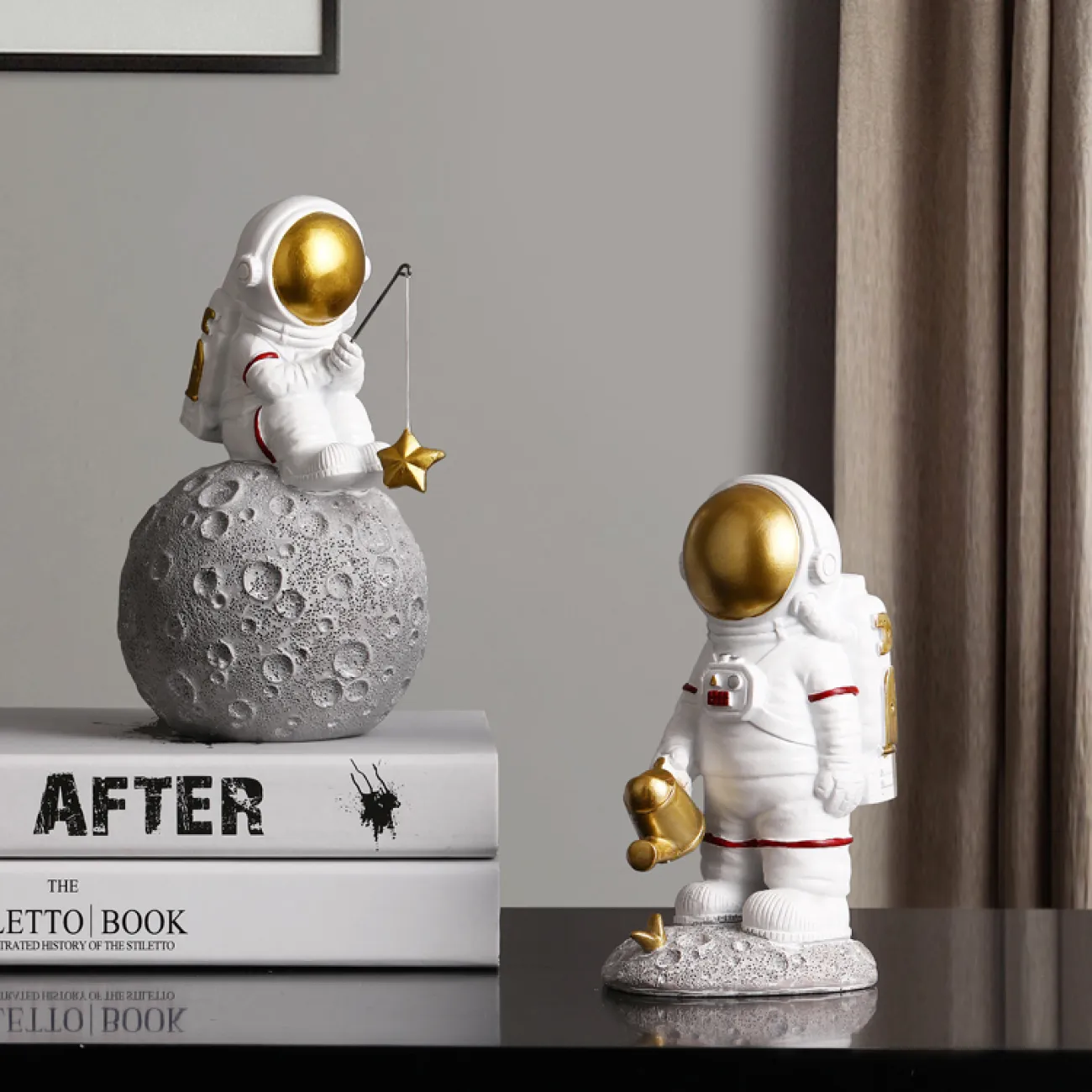 Необычная декоративная статуэтка-подставка космонавта для гостиной LaLume DK20473-23