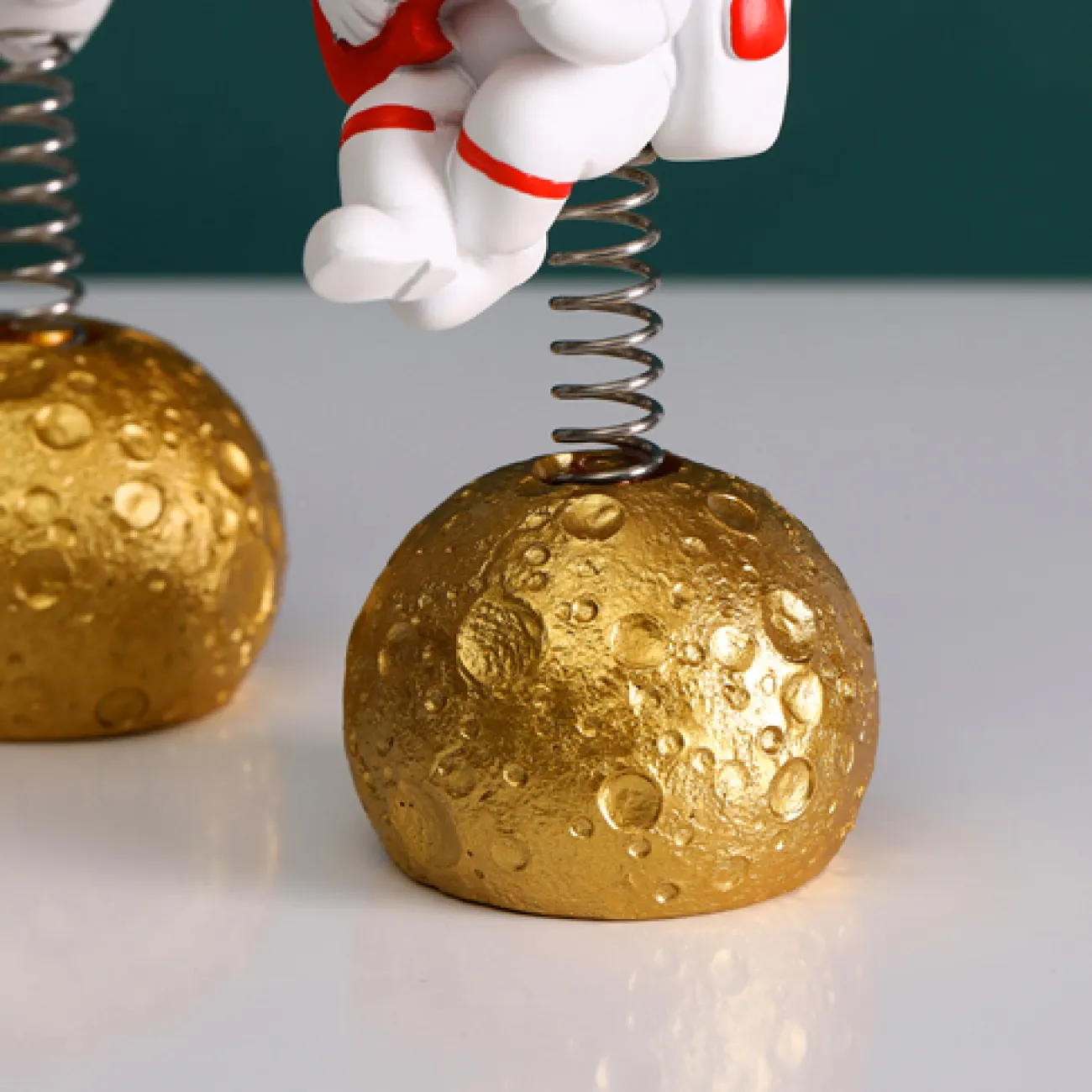 Креативная декоративная статуэтка космонавта для гостиной LaLume DK20474-23