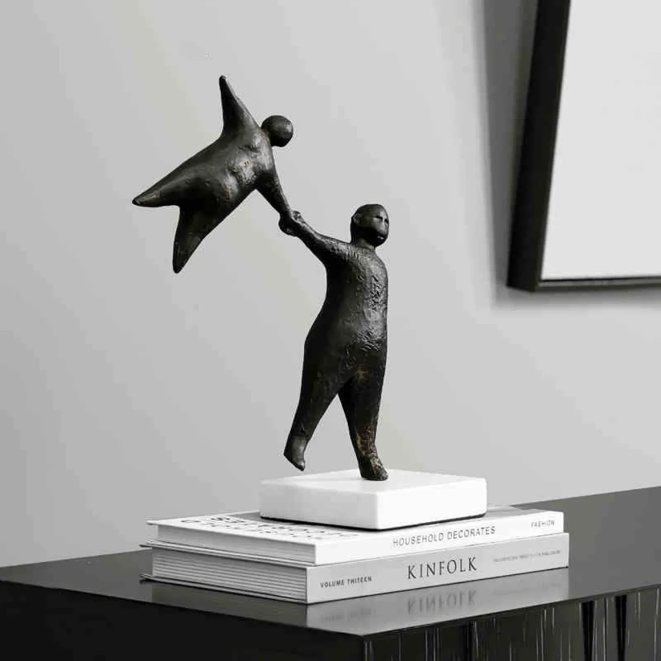 Необычная абстрактная скульптура для гостиной LaLume DK20477-23 Необычная абстрактная скульптура для гостиной LaLume DK20477-23