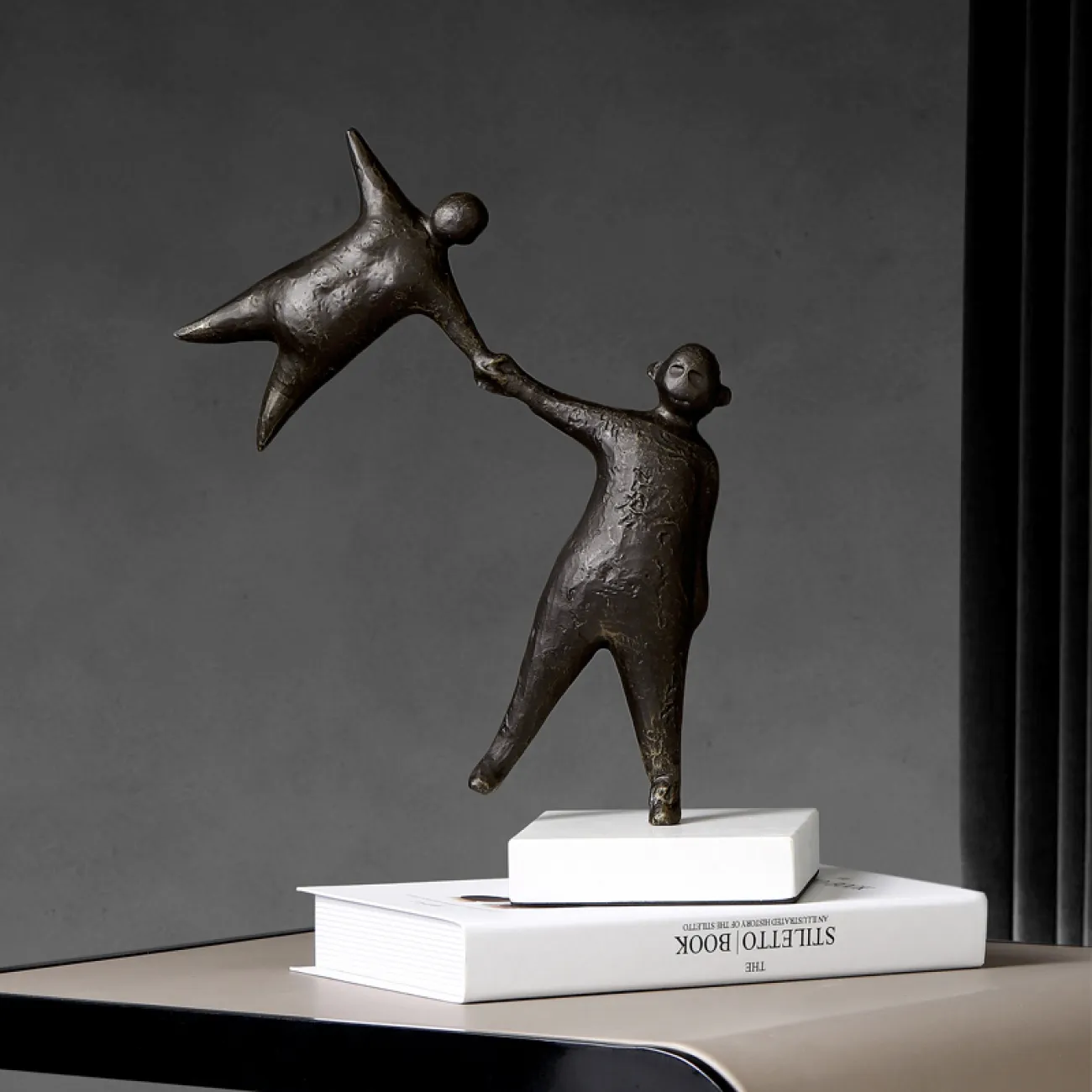 Необычная абстрактная скульптура для гостиной LaLume DK20477-23 Необычная абстрактная скульптура для гостиной LaLume DK20477-23