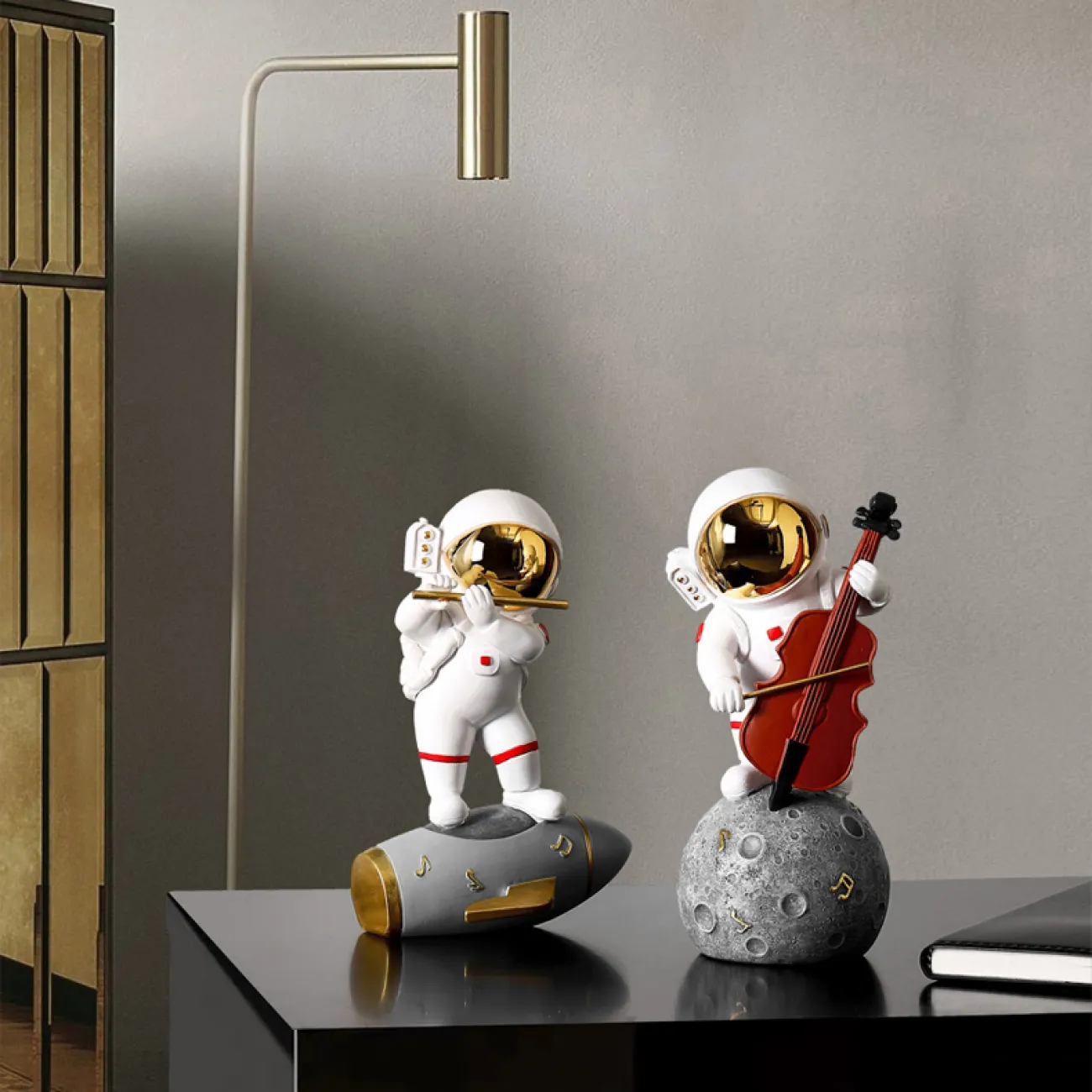 Оригинальная настольная статуэтка космонавта для гостиной в Скандинавском стиле LaLume DK20479-23 Оригинальная настольная статуэтка космонавта для гостиной в Скандинавском стиле LaLume DK20479-23