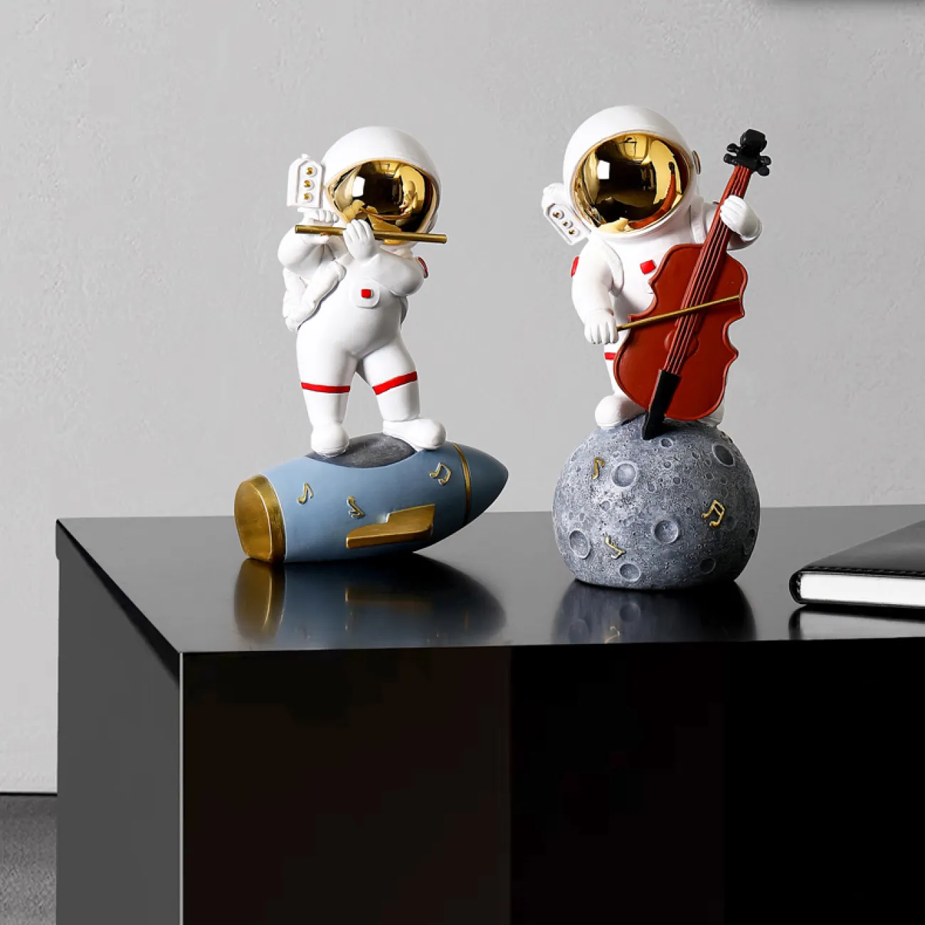 Оригинальная настольная статуэтка космонавта для гостиной в Скандинавском стиле LaLume DK20479-23 Оригинальная настольная статуэтка космонавта для гостиной в Скандинавском стиле LaLume DK20479-23
