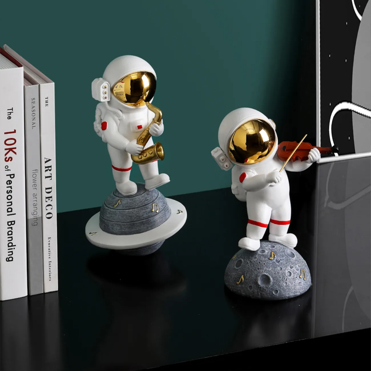 Оригинальная настольная статуэтка космонавта для гостиной в Скандинавском стиле LaLume DK20479-23 Оригинальная настольная статуэтка космонавта для гостиной в Скандинавском стиле LaLume DK20479-23