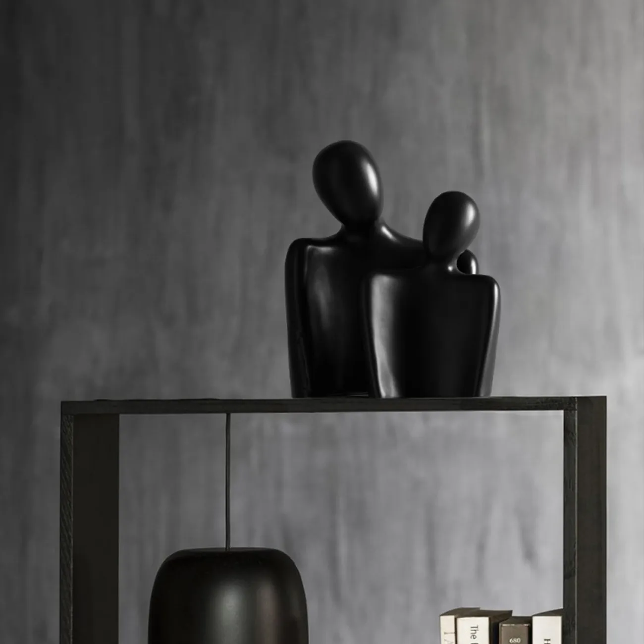 Современная абстрактная керамическая статуэтка двух людей в объятиях для гостиной LaLume DK20487-23 Современная абстрактная керамическая статуэтка двух людей в объятиях для гостиной LaLume DK20487-23