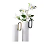 Простая белая керамическая ваза с ручкой для гостиной в Скандинавском стиле LaLume DK20489-23