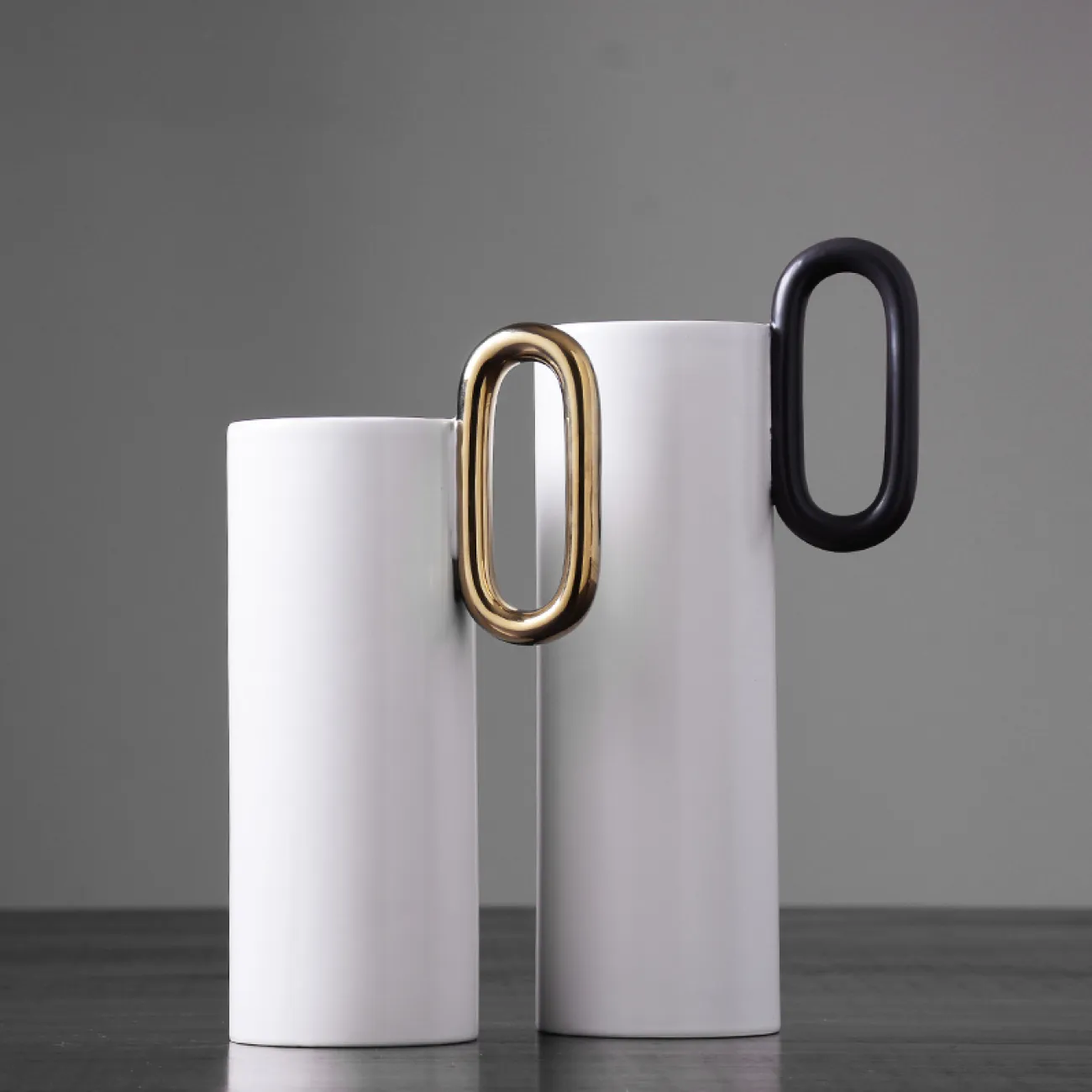 Простая белая керамическая ваза с ручкой для гостиной в Скандинавском стиле LaLume DK20489-23