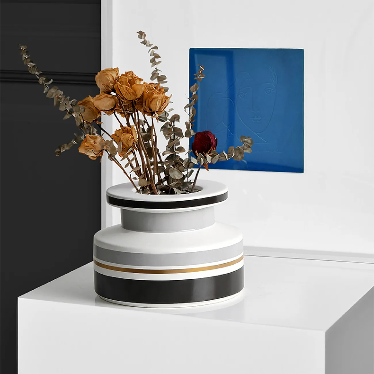 Минималистичная абстрактная керамическая ваза для гостиной в Современном стиле LaLume DK20578-23