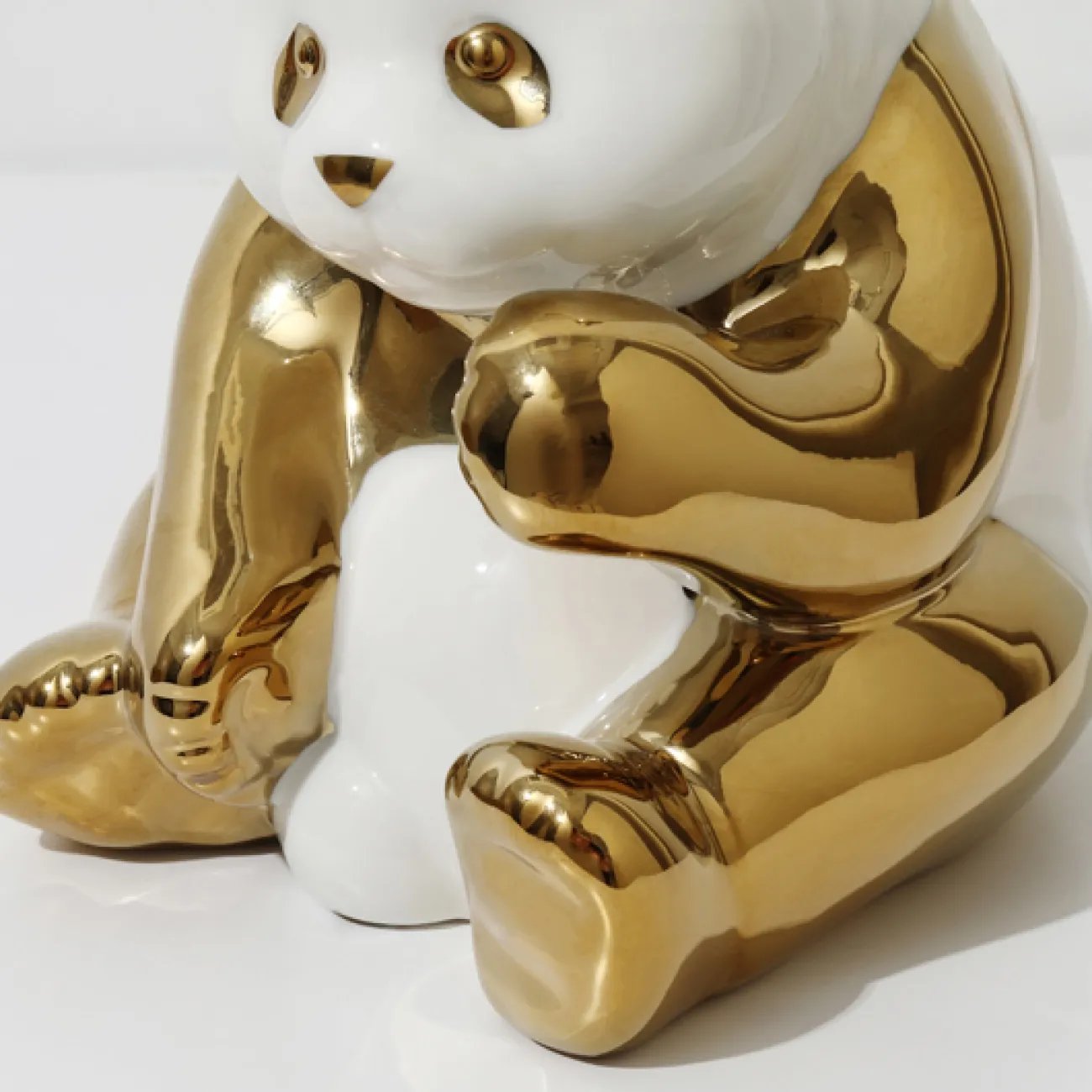 Минималистичная керамическая статуэтка панды для гостиной в Современном стиле LaLume DK20588-23 Минималистичная керамическая статуэтка панды для гостиной в Современном стиле LaLume DK20588-23