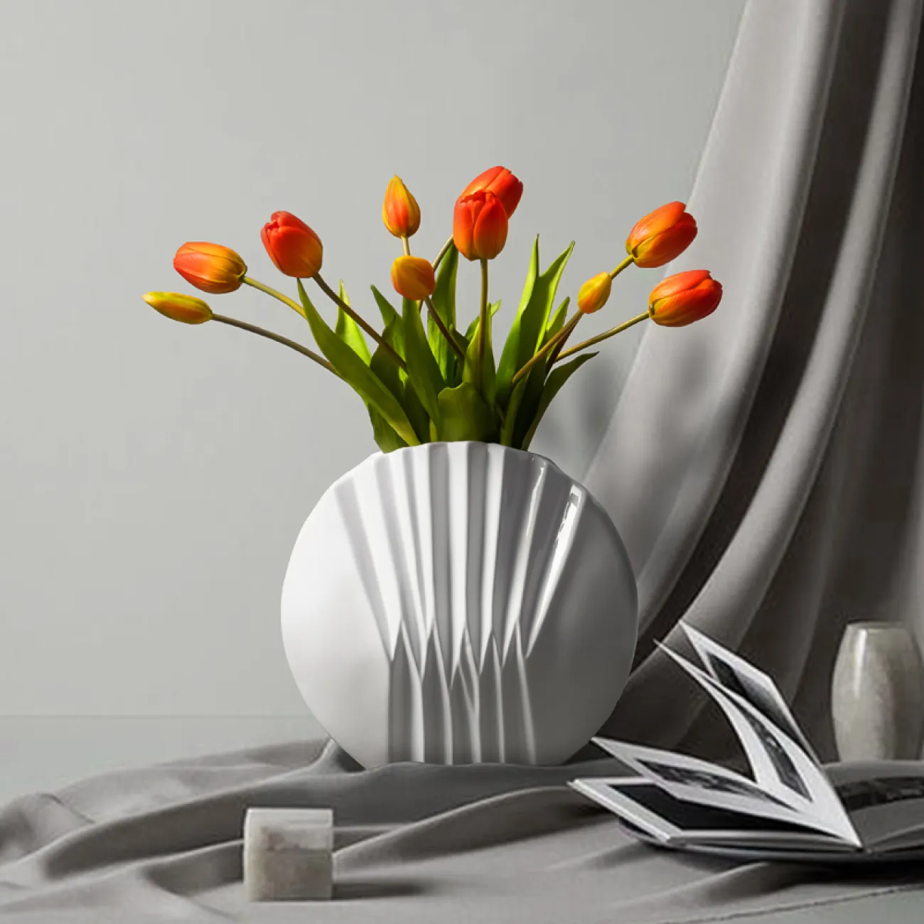 Необычная керамическая ваза для гостиной в Современном стиле LaLume DK20593-23