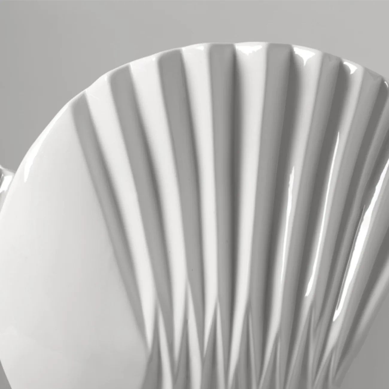 Необычная керамическая ваза для гостиной в Современном стиле LaLume DK20593-23