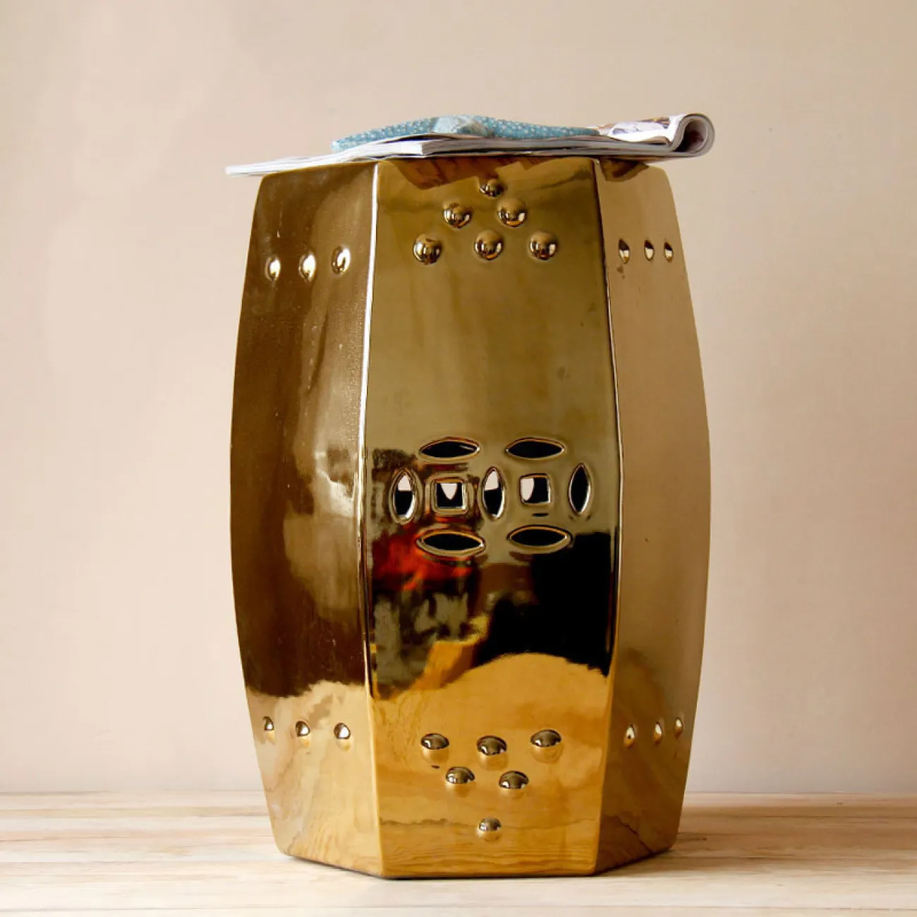 Минималистичный напольный керамический табурет для одевания обуви в Современном стиле LaLume DK20605-23