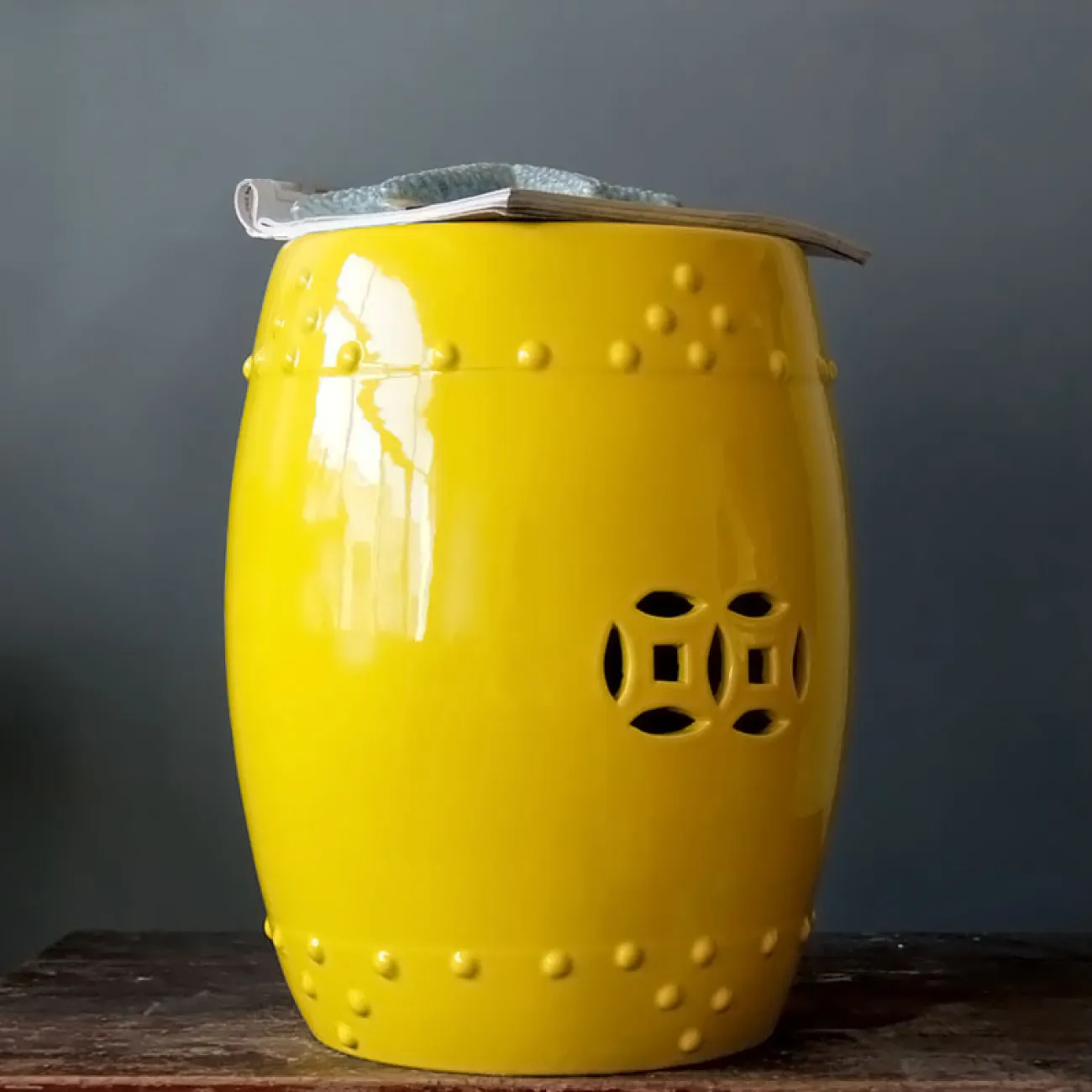 Минималистичный керамический стул для одевания обуви в Современном стиле LaLume DK20610-23