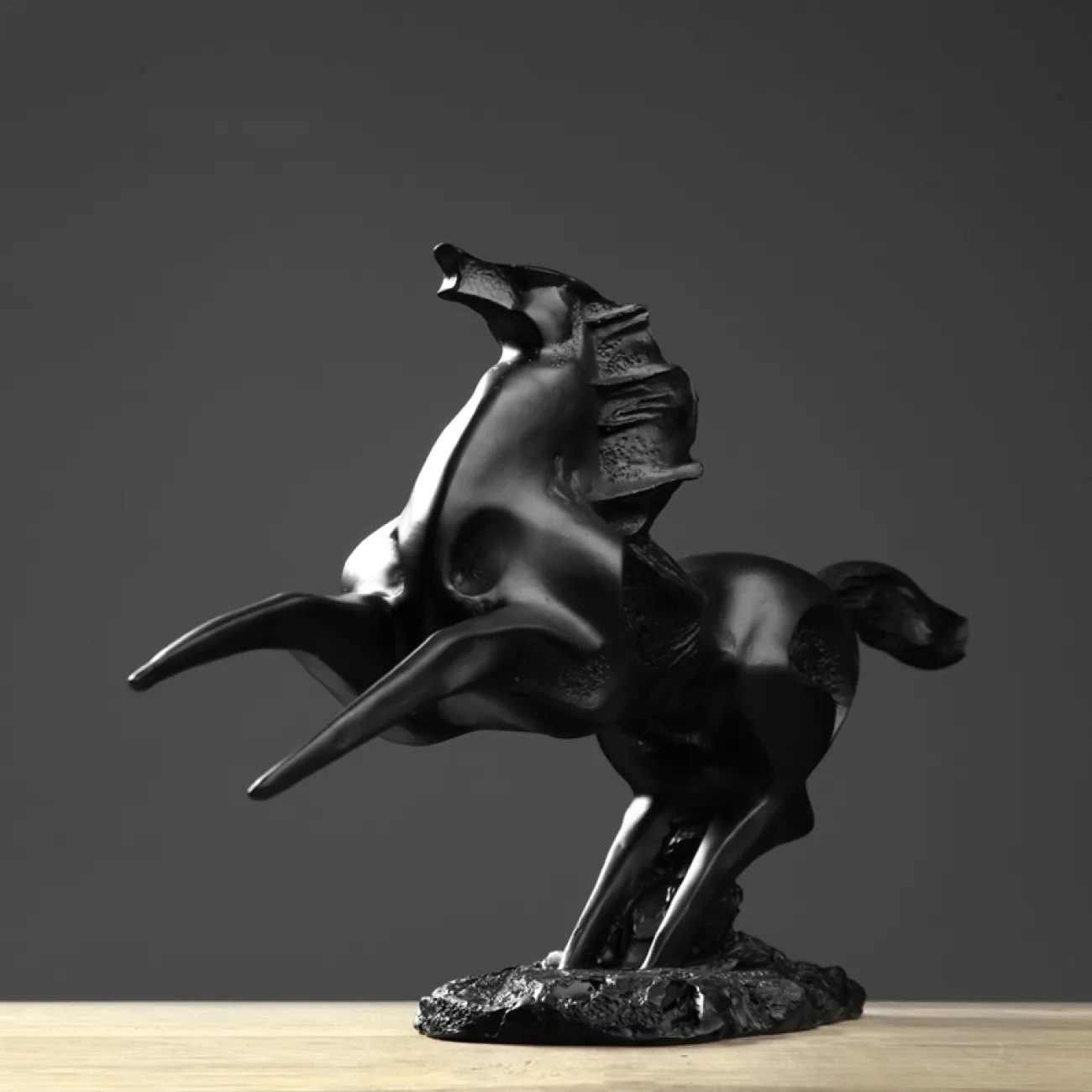 Креативная статуэтка лошади для гостиной в Скандинавском стиле LaLume DK20668-23