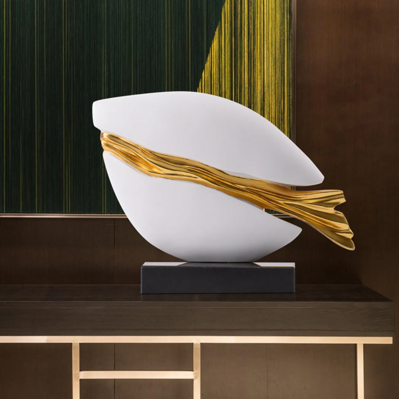 Креативная роскошная статуэтка на мраморном пьедестале для гостиной в Современном стиле LaLume DK20795-23 Креативная роскошная статуэтка на мраморном пьедестале для гостиной в Современном стиле LaLume DK20795-23