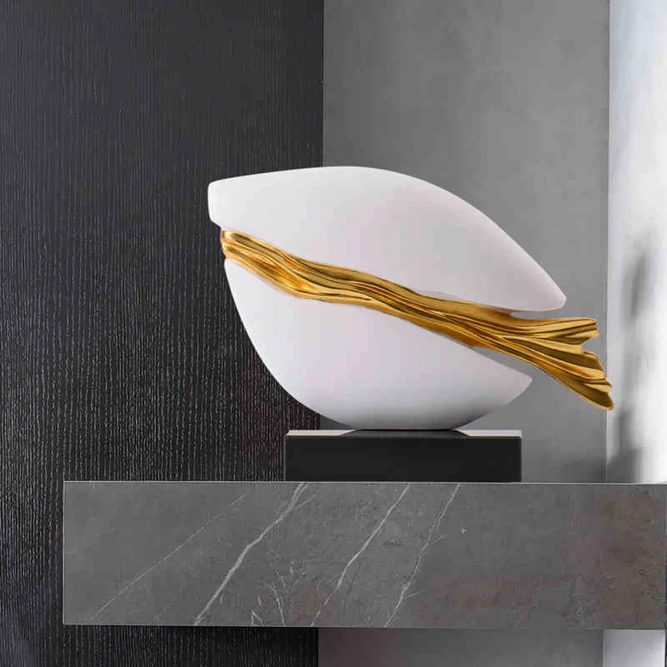 Креативная роскошная статуэтка на мраморном пьедестале для гостиной в Современном стиле LaLume DK20795-23 Креативная роскошная статуэтка на мраморном пьедестале для гостиной в Современном стиле LaLume DK20795-23