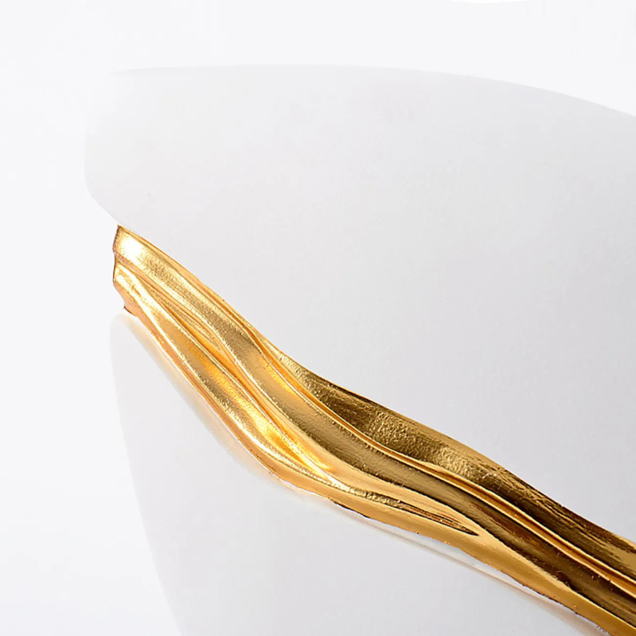 Креативная роскошная статуэтка на мраморном пьедестале для гостиной в Современном стиле LaLume DK20795-23 Креативная роскошная статуэтка на мраморном пьедестале для гостиной в Современном стиле LaLume DK20795-23