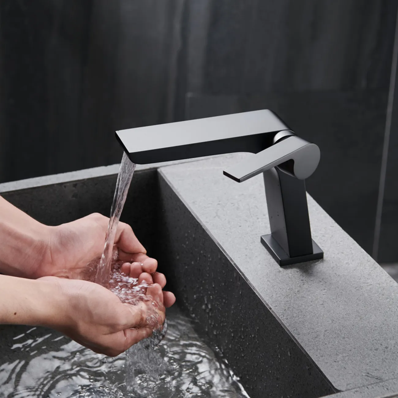 Водопадный латунный смеситель для умывальника в Современном стиле LaLume MB21095-23 Водопадный латунный смеситель для умывальника в Современном стиле LaLume MB21095-23