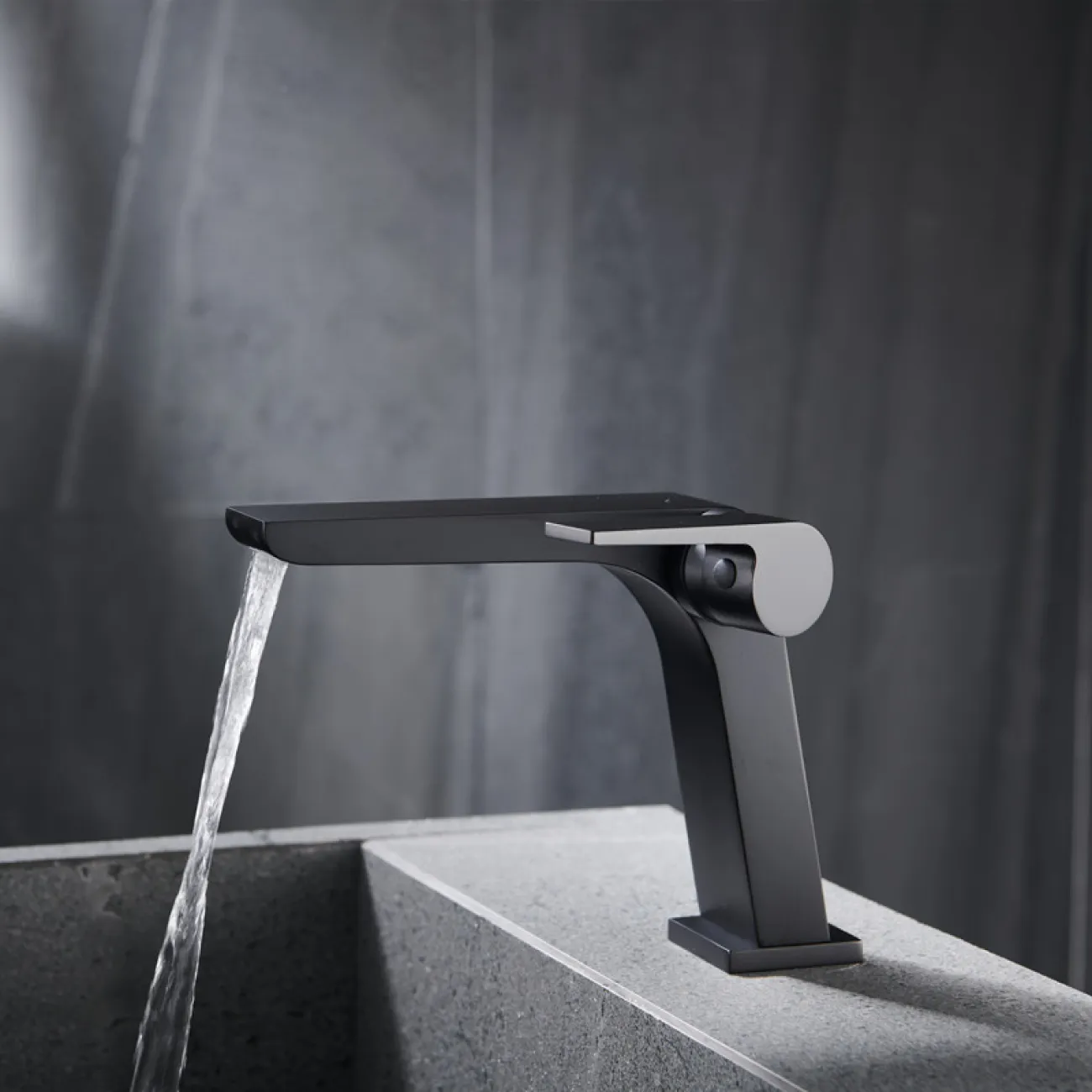 Водопадный латунный смеситель для умывальника в Современном стиле LaLume MB21095-23 Водопадный латунный смеситель для умывальника в Современном стиле LaLume MB21095-23