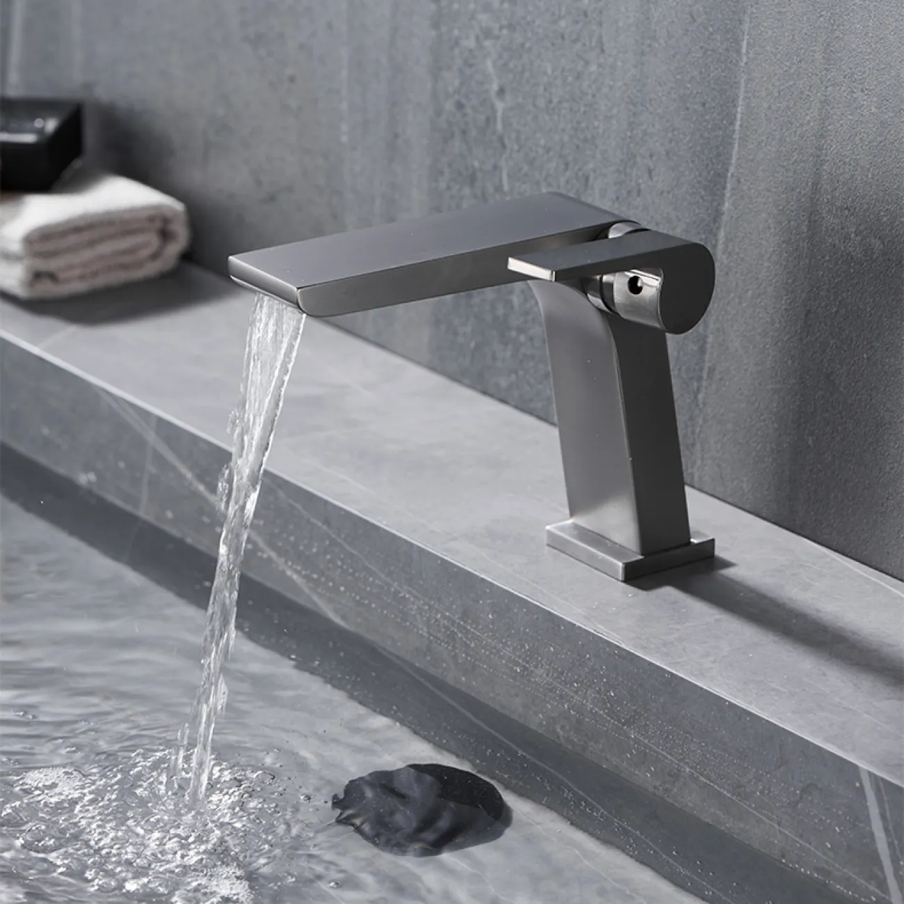 Водопадный латунный смеситель для умывальника в Современном стиле LaLume MB21095-23 Водопадный латунный смеситель для умывальника в Современном стиле LaLume MB21095-23