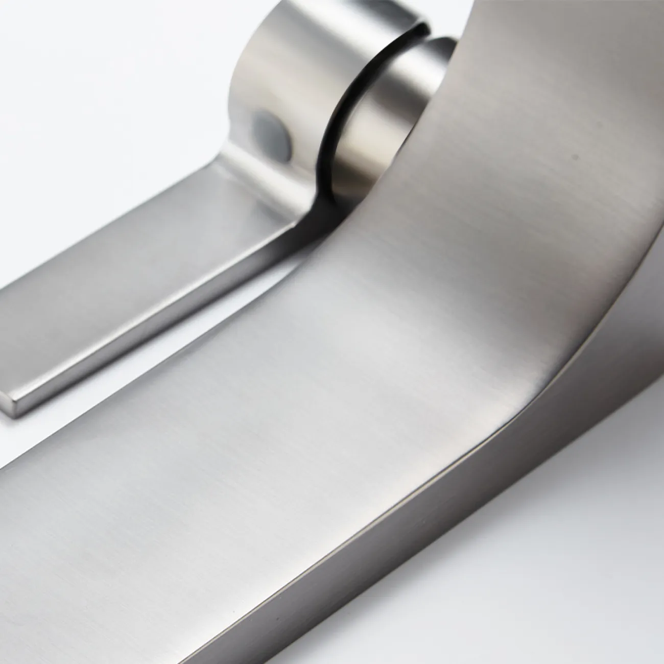 Водопадный латунный смеситель для умывальника в Современном стиле LaLume MB21095-23 Водопадный латунный смеситель для умывальника в Современном стиле LaLume MB21095-23